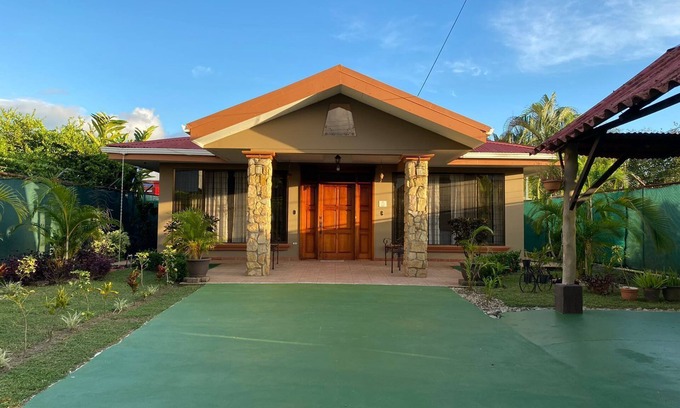 Quepos Villa | Comfy Villa for7 with private Pool, just 10 minutes from Manuel Antonio