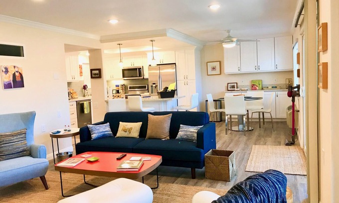 Laguna Hills Condominio | Completamente remodelado y todos los muebles y electrodomésticos nuevos.