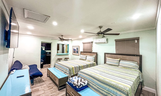 Nassau Casa | COMPLimentary Car Inc! Naranja House!