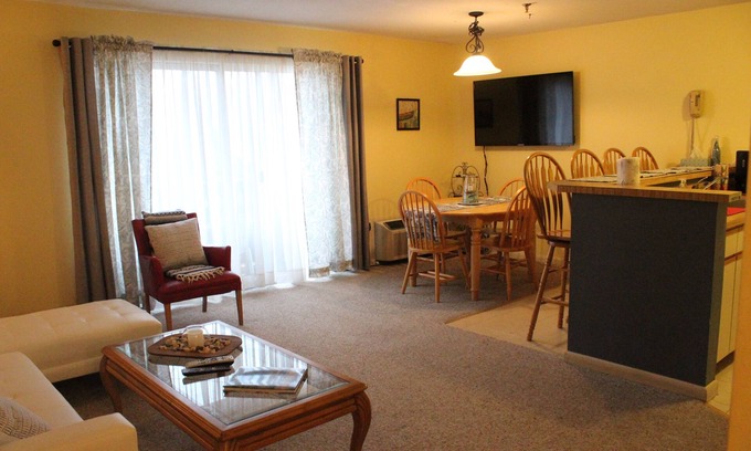 Gilford Condominio | Condominio con vista a la bahía de Paugus. Cerca de la playa Weirs y la montaña Gunstock.