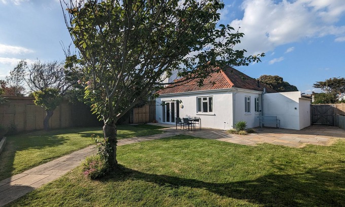 East Wittering Cabaña | Coney Six - East Wittering - a family house that sleeps 4 guests in 2 bedrooms