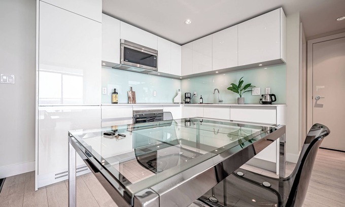 Victoria Park Casa | Contemporary 1 bd with stunning views *Stampede*