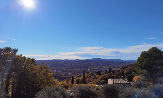Montauroux Cama Y Desayuno | Villa bioclimática contemporánea con piscina en el Var