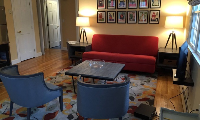 Dedham Apartamento | Estilo y confort contemporáneos conveniente a Boston y la ruta 128