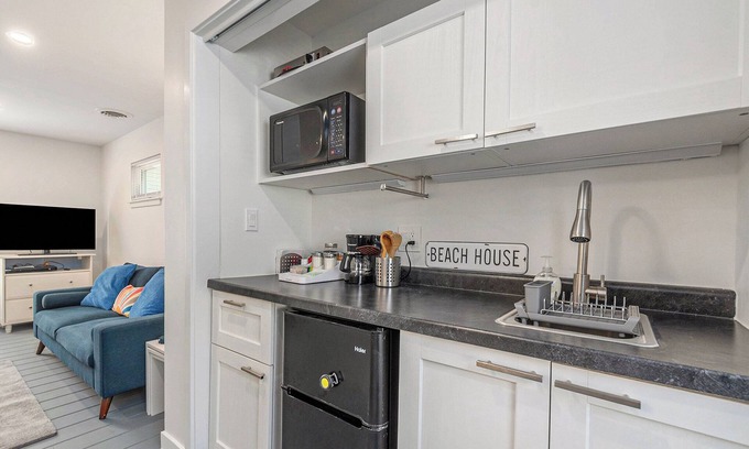 Michigan City Casa | Cool Casa on California Ave in Michigan City, 1 block from the beach!