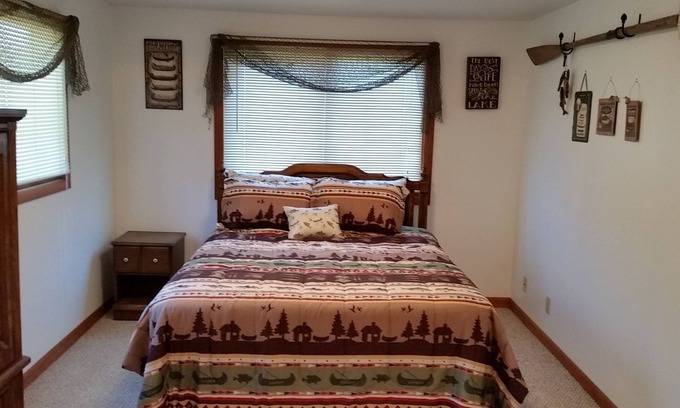 Brice Prairie Casa | Corto Ona-Lakehouse Rental, LLC es una casa de alquiler de vacaciones frente al lago