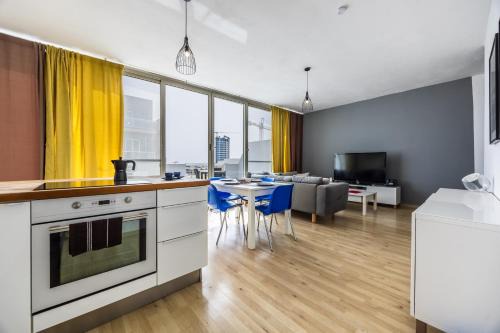 Msida Apartamento | Cosy 2BR Sunlit Penthouse with Large Front Terrace - Close to St Julian's, Sliema, & Valletta