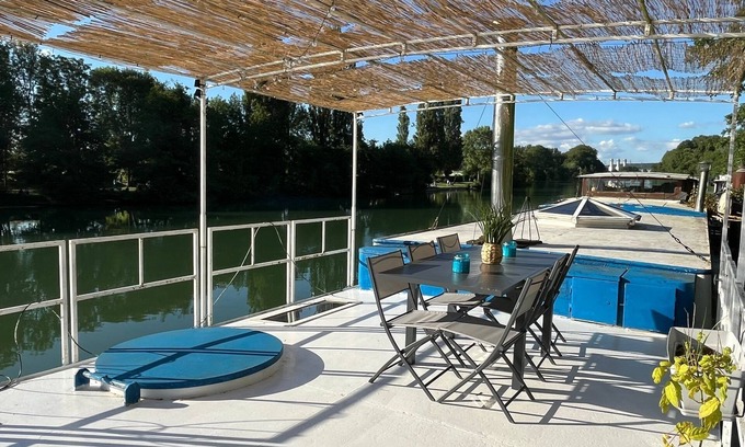 Vaires-sur-Marne Alquiler De Eote | Cosy and convivial houseboat