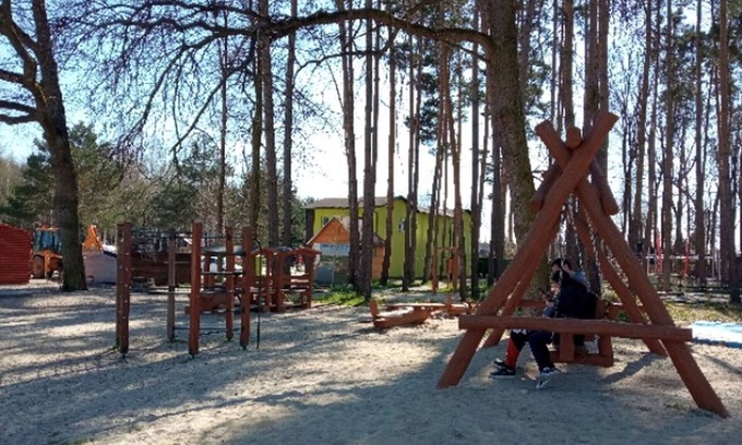 Hradec Kralove Casa | Hermoso apartamento en villa para 4 personas con WIFI, A/C, TV, patio y mascotas permitida