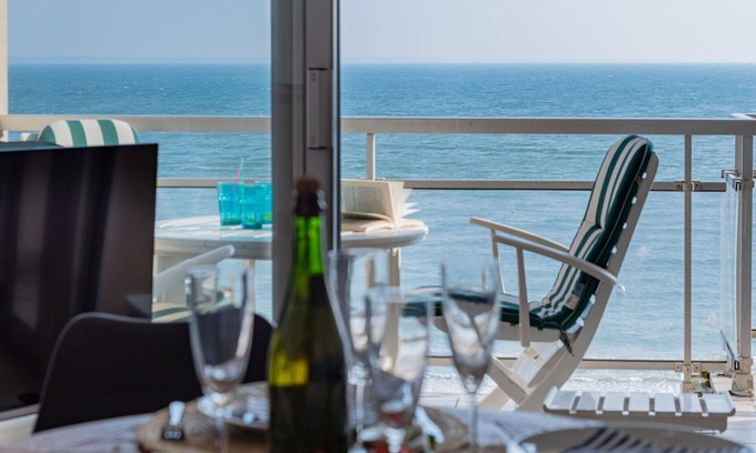 Morbihan Apartamento | Acogedor apartamento para 4 personas con WIFI, TV, terraza y mascotas permitida