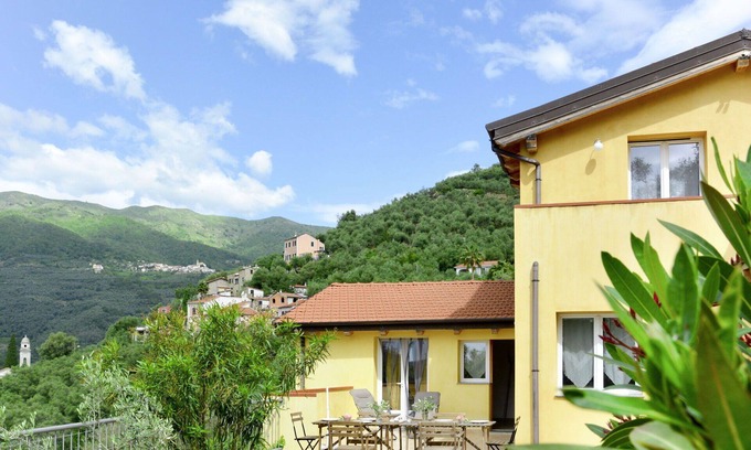 Pantasina Apartamento | Acogedor apartamento con piscina privada, TV, patio, mascotas permitida y vista panorámica