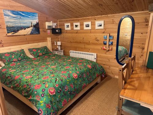 Folkestone Casa | Cosy Cabin, hidden from the main house - Sleeps 2 - EV