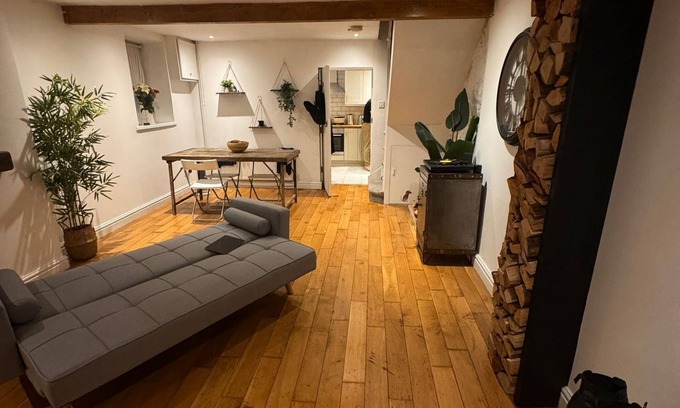 Trowbridge Cabaña | Cosy Cottage Cardiff City