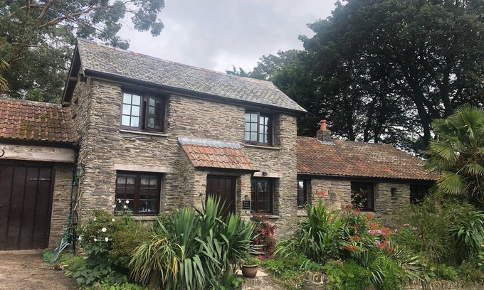 Barnstaple Cabaña | Cosy cottage with hot tub and outdoor space