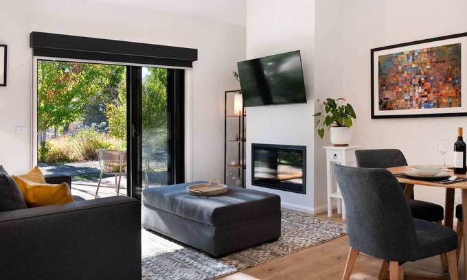 Daylesford Villa | Cosy Edge Studio-Modern stuido, quiet and walking distance to Farmers Arms Hotel
