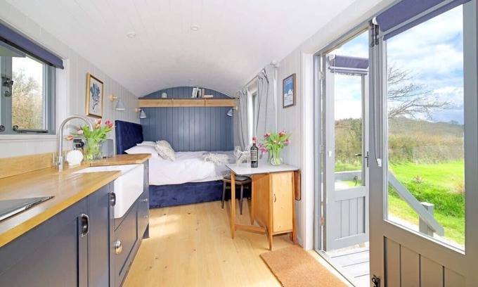 Sidmouth Cabina | Cosy Hut w/ Sea Views & Outdoor Shower