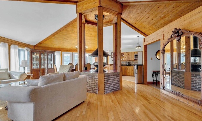 Clifton Royal Casa | Cosy Lake Paradise 4-Bed Retreat, Pet Friendly