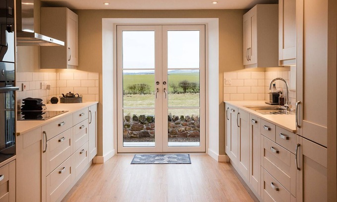 Berwick-upon-Tweed Cabaña | Cosy Northumberland farm cottage with hot tub in quiet location