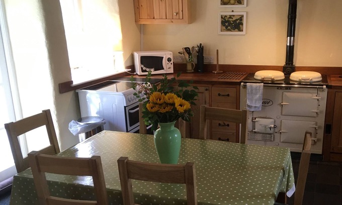 Jameston Cabaña | Acogedora y tranquila casa de campo en Manorbier, Pembrokeshire para 6, a una milla de la playa