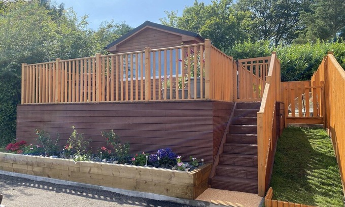 Brazzacott Cabina | Cosy Romantic/family break with Hot Tub in rural Cornwall -15mins drive to beach