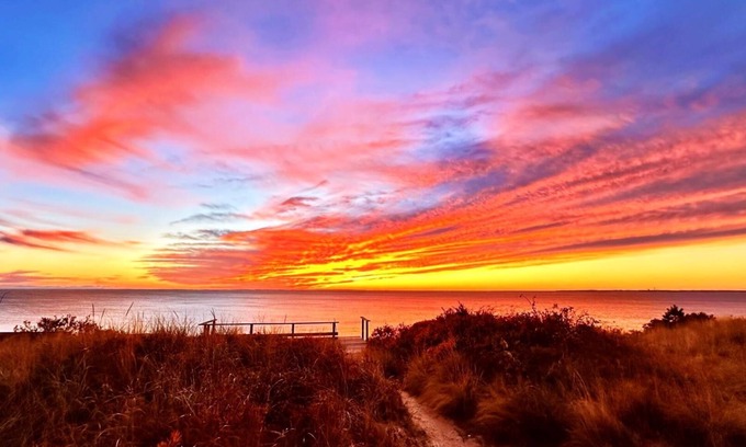 Truro Cabaña | ¡Vistas espectaculares de la bahía de Cape Cod en una playa de asociación privada!