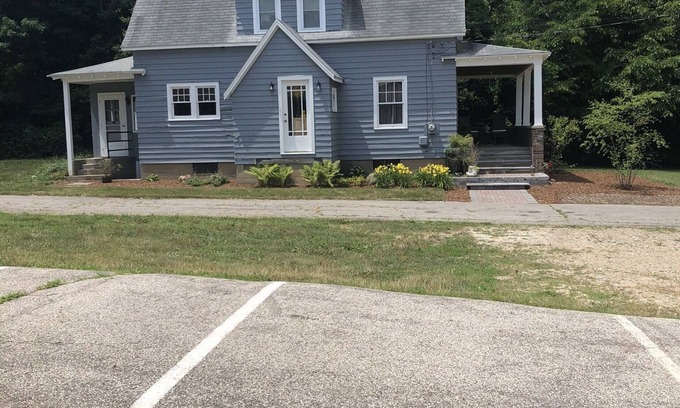Berrien Springs Cabaña | Cottage close to wineries