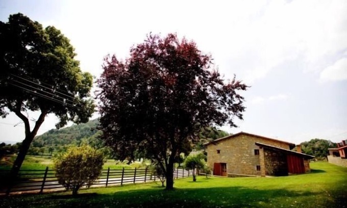 Santa Maria de Besora Cabaña | Casa rural con jardín privado, barbacoa y wifi en el prepirineo catalán
