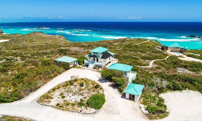 Conch Bar Cabaña | Dragon Cay Resort - Tropico Cottage