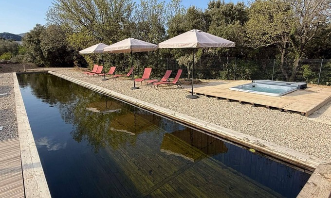 Saint-Mathieu-de-Treviers Casa | Casita de campo 'Avec Piscine De 25 M Et Spa' con vistas a la montaña, piscina privada y Wi-Fi