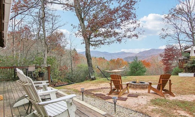 Sylva Cabina | Cottage in the Great Smoky Mountains with Spectacular Views & Farmhouse Decor