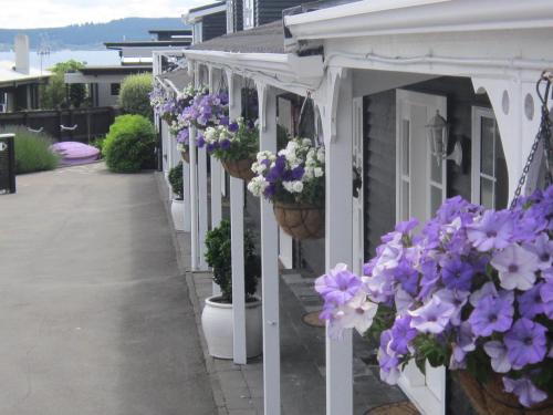 Two Mile Bay Hotel | Cottage Mews Motel