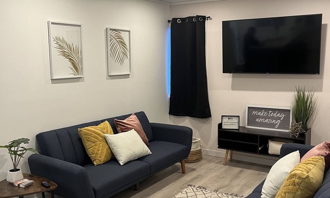 Grand Bend Cabaña | Cottage on the main strip! Large private backyard