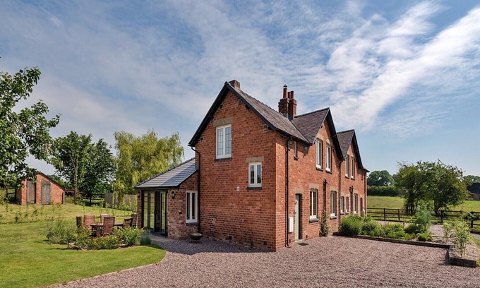 Halfway House Cabaña | Cabañas junto al río Severn con jacuzzi