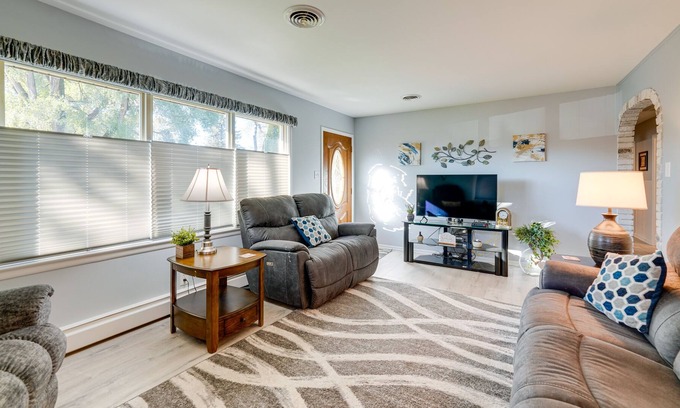 Streator Casa | 'Coty's House' Illinois Getaway w/ Bar: Near Golf!