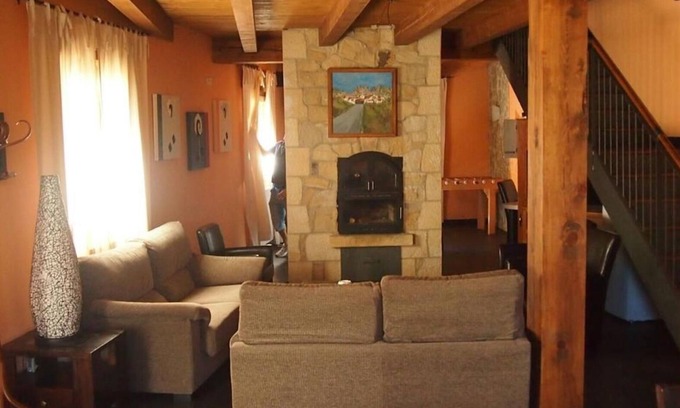 Pinilla de los Barruecos Casa | Casa rural 'Los Barruecos' con vistas a la montaña, terraza compartida y Wi-Fi