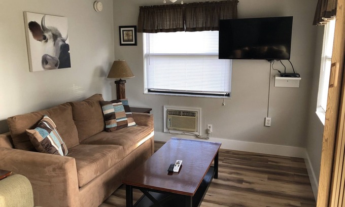 Lake Wales Cabina | Country Cabin on Beautiful Lakefront Property