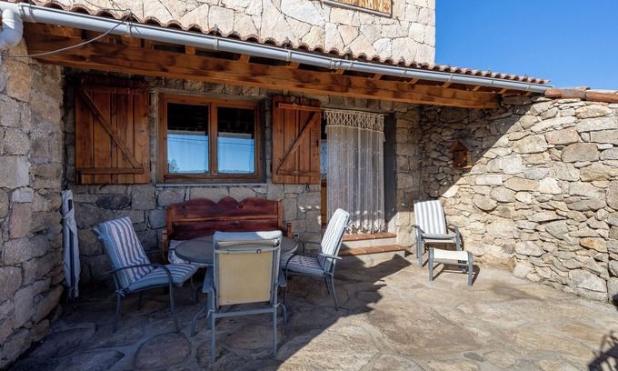 Navarredonda de Gredos Casa | Casa rural 'Casa Del Tio Primitivo' con vistas a la montaña, terraza privada y Wi-Fi