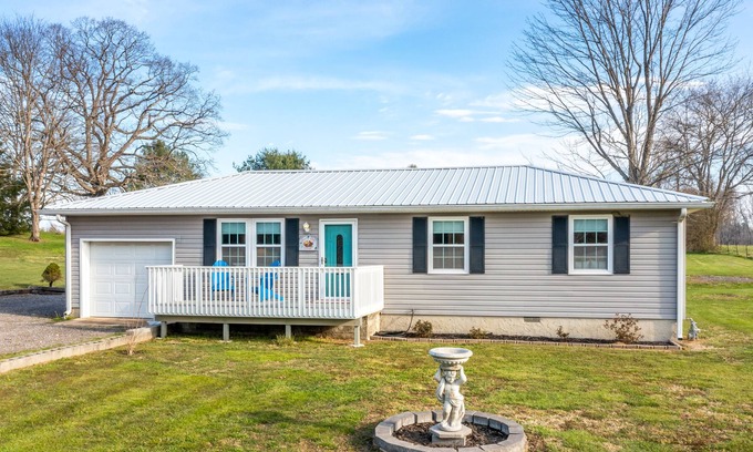Rising Fawn Casa | Country getaway with central AC, washer/dryer & patio