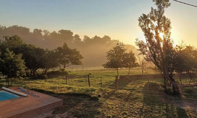 Goutevernisse Otro | Country gite and B&B, reception room, garden, swimming pool