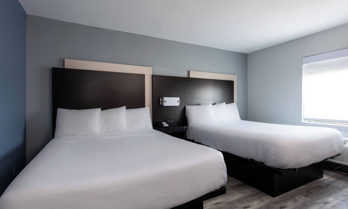 Forest Park Hotel | Country Hearth Inn & Suites