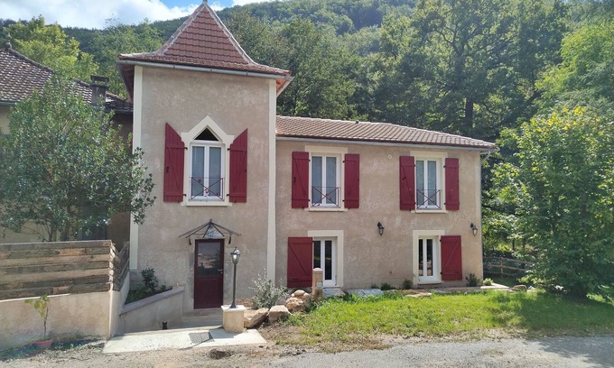 Saint-Paul-de-Vern Casa | Country house by the river, swimming and fishing Pets welcome