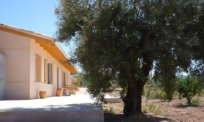 Ibi Casa | Casa rural 'Estela' con vistas a la montaña, piscina compartida y Wi-Fi