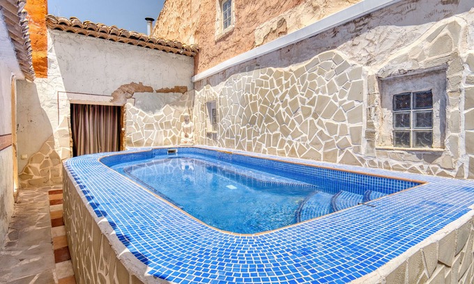 Monovar Casa | Casa rural 'Señores Y Tía Juana' con vistas a la montaña, piscina privada y Wi-Fi