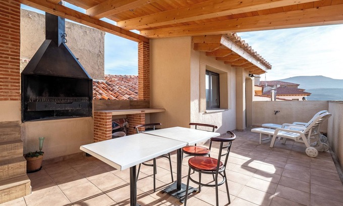 Ejulve Casa | Casa rural 'Sierra De Majalinos' con vistas a la montaña, Wi-Fi y aire acondicionado