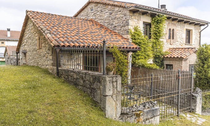 La Rad Casa | Casa rural 'Villamoronta' con vistas a la montaña, terraza privada y Wi-Fi