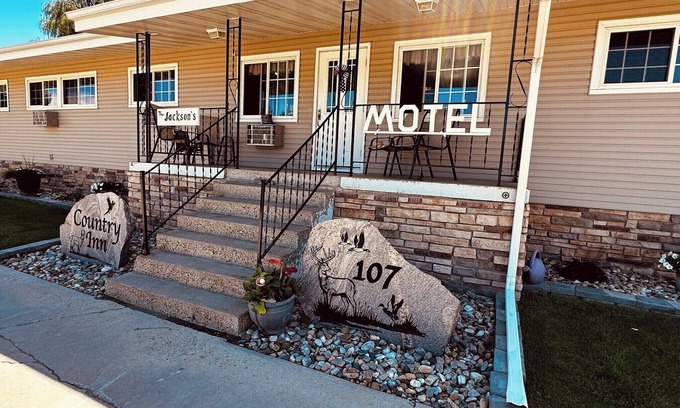 Bison Casa | Country Inn Motel - Charming 11 room motel with AC, WiFi located in Bison, SD.