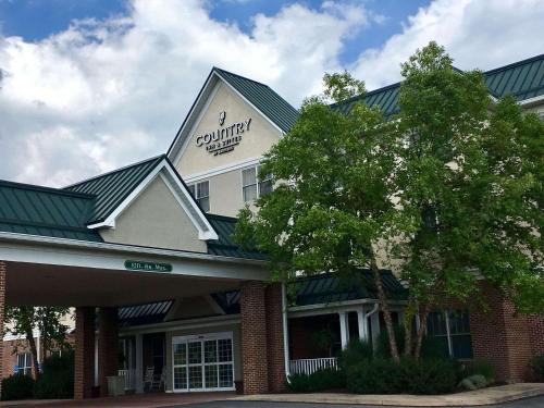 Lewisburg Hotel | Country Inn & Suites by Radisson, Lewisburg, PA