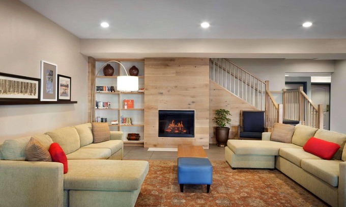 Camp Springs Hotel | Country Inn & Suites by Radisson, Camp Springs (Andrews Air Force Base), MD