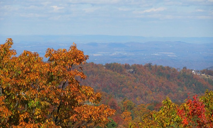 Chalet Village Cabina | Retiro de la montaña ahumada de pareja perfecta! Magníficas vistas; ¡Las fronteras GSMNP!