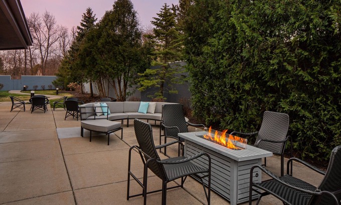 Brighton Hotel | Courtyard by Marriott Detroit Brighton